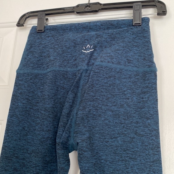 Beyond Yoga teal 7/8 leggings - Picture 4 of 5